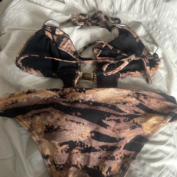 Kardashian Kollection bathing suit - Picture 6 of 6